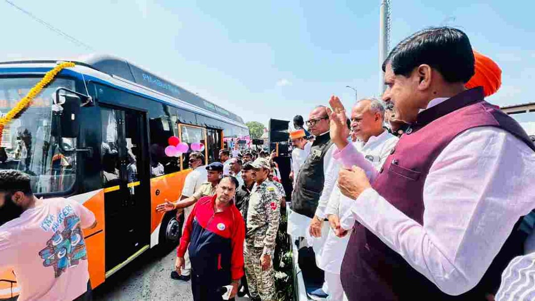 मुख्यमंत्री ने उज्जैन में ई-बस सेवा का शुभारंभ किया
