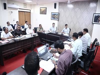 उज्जैन कलेक्टर ने दुग्ध उत्पादन बढ़ाने के दिए निर्देश, मिल्क रूट विस्तार पर जोर